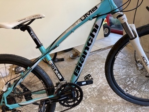 取引中【Bianchi KUMA 前後タイヤ・チューブ新品！】ディスクブレーキ　27段変速　26インチ　マウンテンバイク　ターコイズブ