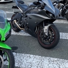 YAMAHA R1