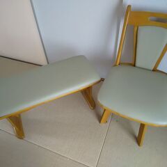 小ダイニングテーブルと椅子の画像