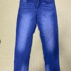 ダメージ入りデニム