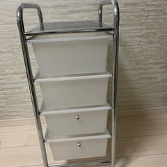 4段ラックの画像