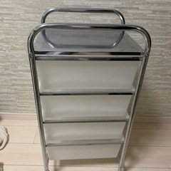 4段ラックの画像