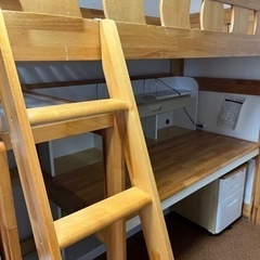 学習机とベッド