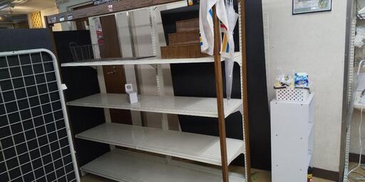 重量棚です。１８００×６００×１８００酒屋さんディスプレーです。