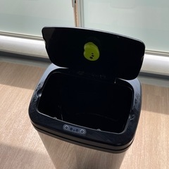 【お譲り先決まりました】センサー自動　ゴミ箱　ダストボックスの画像