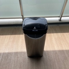 【お譲り先決まりました】センサー自動　ゴミ箱　ダストボックスの画像
