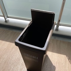 【お譲り先決まりました】ダークブラウン　ゴミ箱　ダストボックスの画像