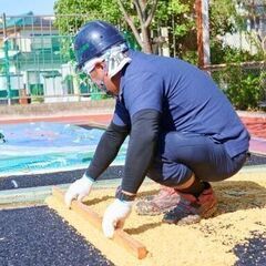 (♡ơ ₃ơ)カラーゴムチップとウレタンをミキサーでまぜまぜ！？ゴムチップ舗装作業員【賞与年2回】の画像