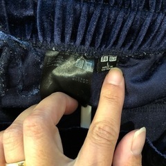 UNIQLO ベロア生地パンツサイズLの画像
