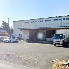 4トンドライバー、土日祝休み！月給30万スタート