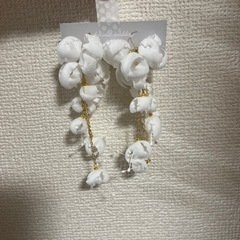 揺れるピアス