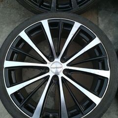 20インチホイールタイヤサイズ245/35/20の画像