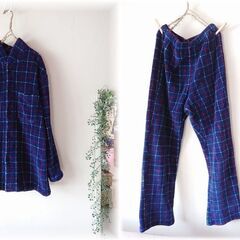 美品　濃紺チェックもこもこパジャマ　上下