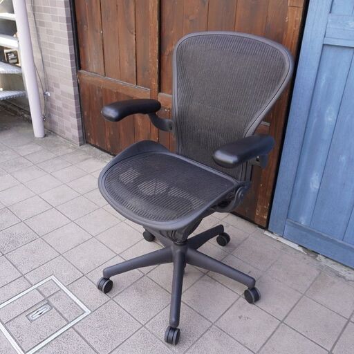 HermanMiller(ハーマンミラー)よりBサイズ フル装備 アーロンチェアです！ランバーサポート付きなので長時間のオフィスワーク