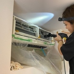 全額日払い可。時給1100円、昼食代、交通費全額支給。エアコン清掃作業スタッフの画像