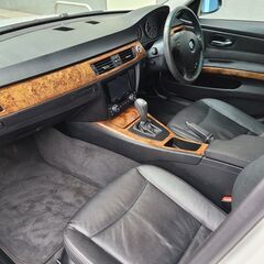 BMW320ハイライン　H20　車検5/5　走行54000ｋ　社外2ＤＩＮナビ＆フルセグＴＶ　カラーバックカメラ　ＥＴＣ　黒革シート　社外17ＡＷ　キセノン　禁煙車の画像