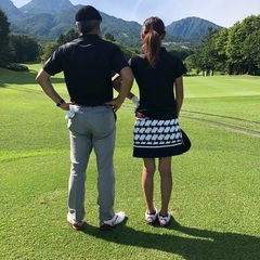 仲良し夫婦、カップルでエンジョイゴルフ