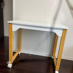 キャスター付テーブルの画像