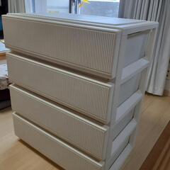 プラスチック衣装ケースの画像