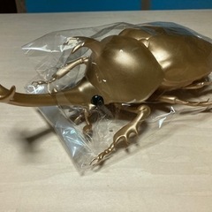 077 ● アミューズ景品　mega カブトムシ　ゴールドカラーの画像