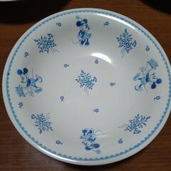 ディズニー深皿とガラスコップ、塩コショウ入れの画像