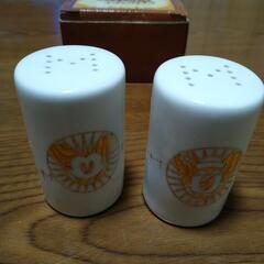 ディズニー深皿とガラスコップ、塩コショウ入れの画像