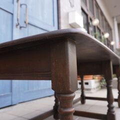 イギリスercol(アーコール)社のエルム無垢材を使用したネストテーブルです。英国らしい丸みを帯びた可愛らしいフォルムが魅力のサイドテーブルはお部屋を優しい雰囲気にしてくれるアンティーク家具です♪CD150の画像