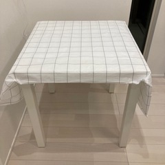 IKEAテーブル