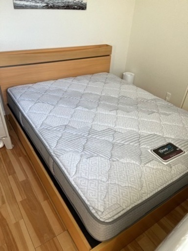 シモンズ　クイーン　ベッド　マットレス