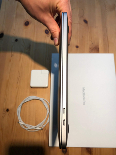 美品　MacBook Pro (13-inch, 2020)