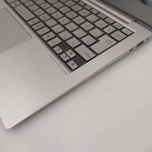 Asus 第二世代Core i7搭載 メモリ4G 高速SSD128G Wifi対応 WEBカメラ