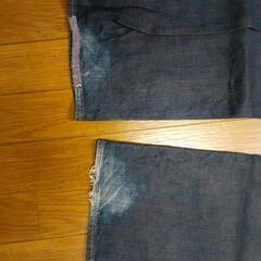Levi's　デニム　201　色褪せ少ないです。裾に当て布あり。の画像