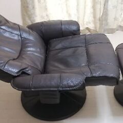 リクライニングチェアー　オットマン付きの画像