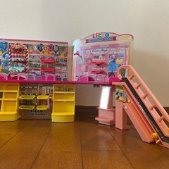 リカちゃんエスカレーターのあるショッピングモール