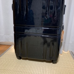 取引中　黒　スーツケース　鍵付きの画像