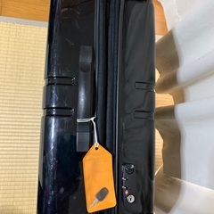 取引中　黒　スーツケース　鍵付きの画像
