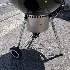 Weber ウェーバー　お近くなら無料配達いたします。オリジナルケトルプレミアム チャコールグリル57cm GBS焼き網付き バーベキューコンロ 直径57cm 最大12人用 の画像