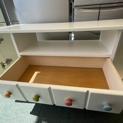 【リサイクルショップ八光　田上店】　ホワイトテレビボード　マカロン取っ手　32型まで対応の画像