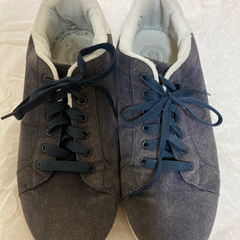 スニーカー、差し上げます。