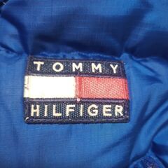 tommy hilfiger のダウンベストの画像