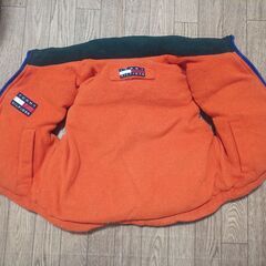 tommy hilfiger のダウンベストの画像