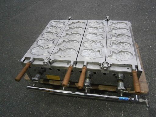 ☆中古品 焼き台 2連式 たい焼き器 たい焼き機 業務用 5匹×2連 10匹 LPガス（プロパンガス）焼き上げサイズ：135㎜ 動作確認済み☆