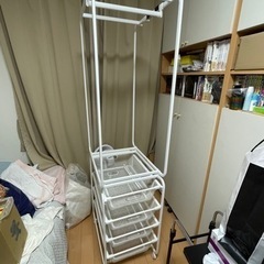 IKEA  ハンガーラック　カゴ付きの画像