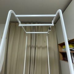 IKEA  ハンガーラック　カゴ付きの画像