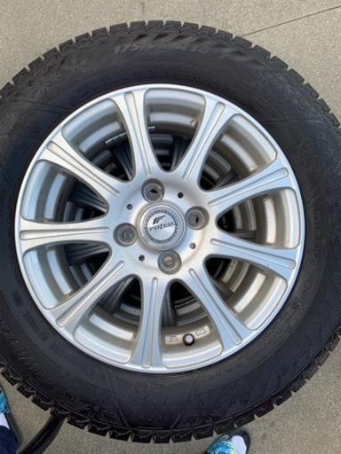 【中古】【新品同様】日産キューブ　スタッドレスタイヤセット