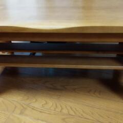 セミダブルマットレス、ローテーブルの画像