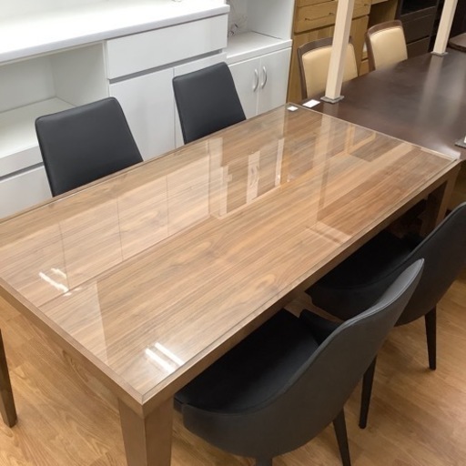 FUJIEI製のシックなダイニングセット！