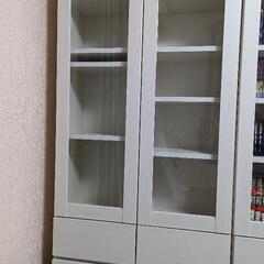 ニトリのガラス扉付き書棚1台