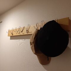 無印の壁に取り付けられる家具棚の画像