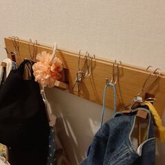 無印の壁に取り付けられる家具棚の画像